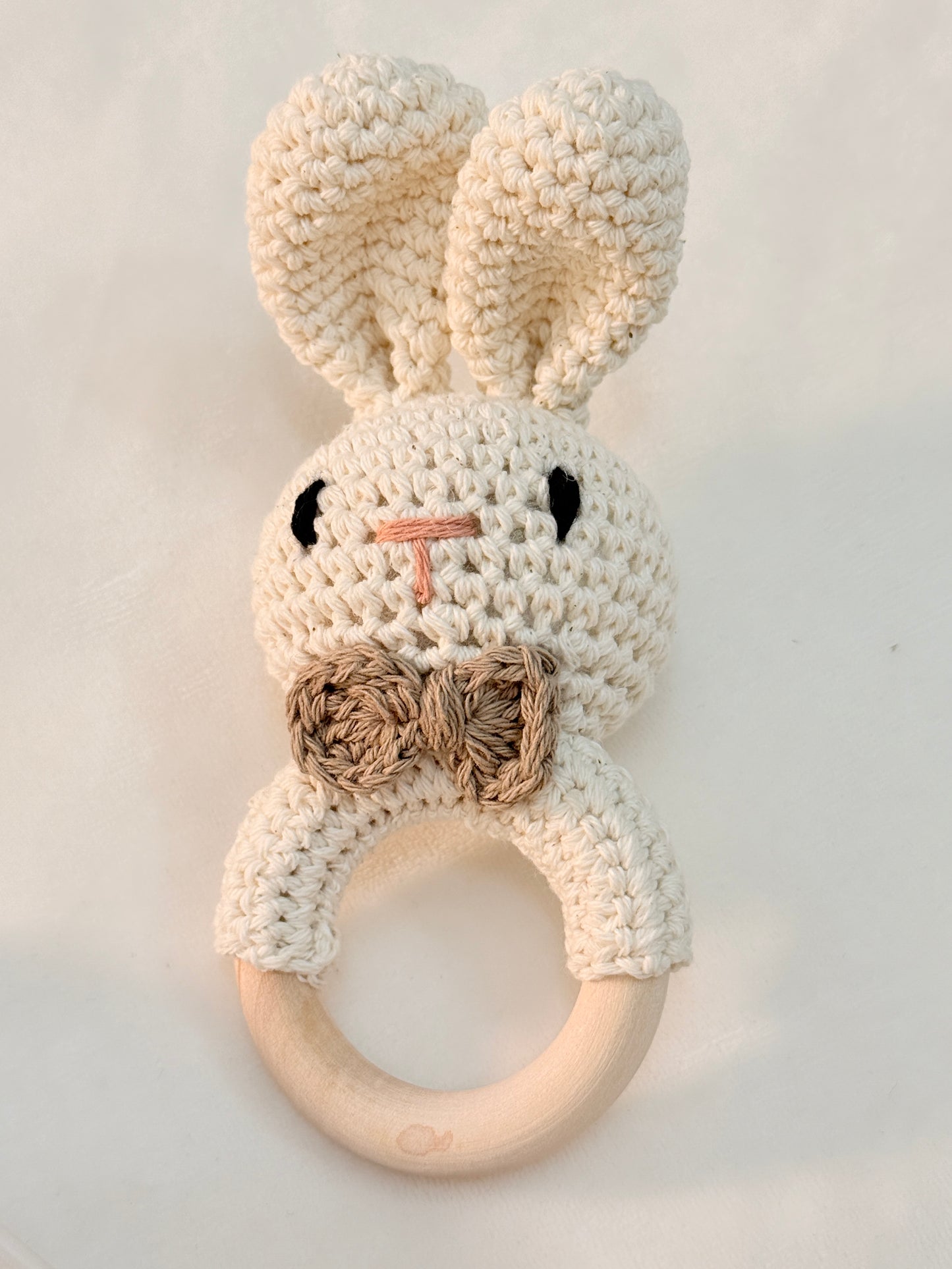 Sonaja de conejito tejida con crochet