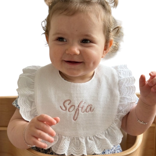 Babero con volantes personalizado