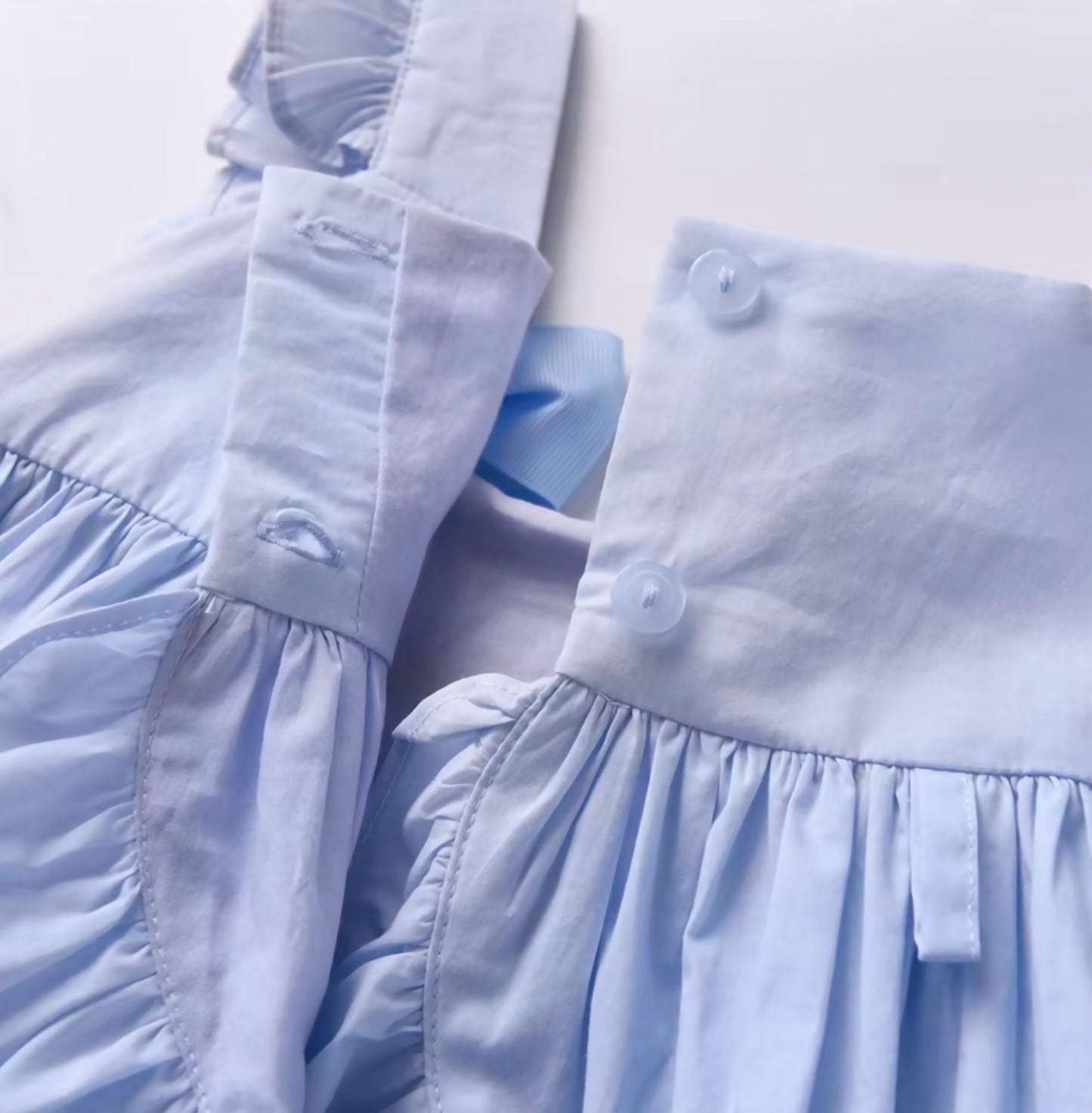 Conjunto de Blusa Azul Pastel con Bloomers