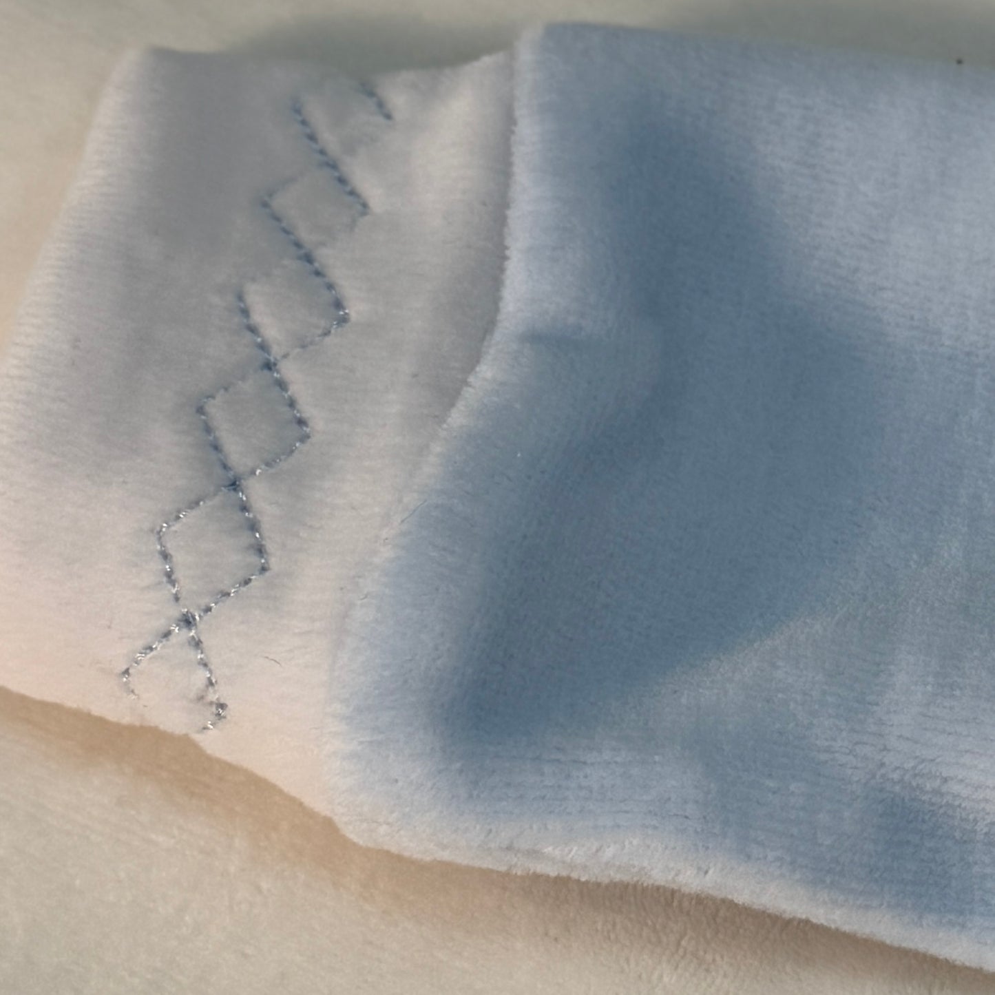 Mameluco de terciopelo azul para bebe