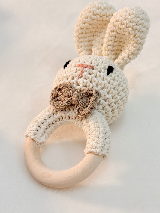 Sonaja de conejito tejida con crochet