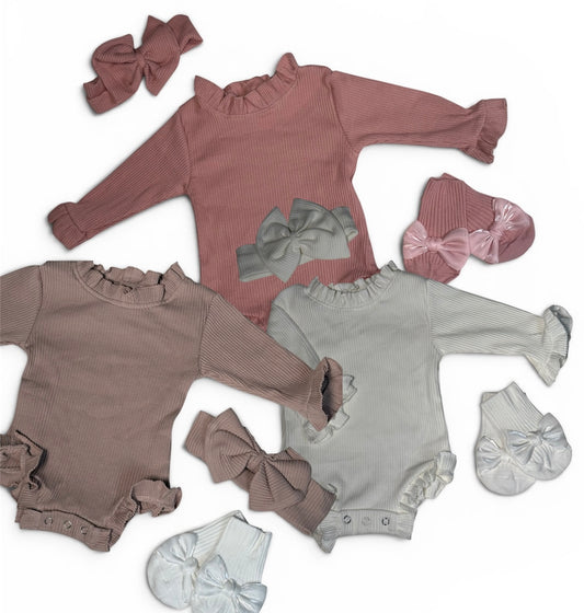 Set personalizado con moño y calceta